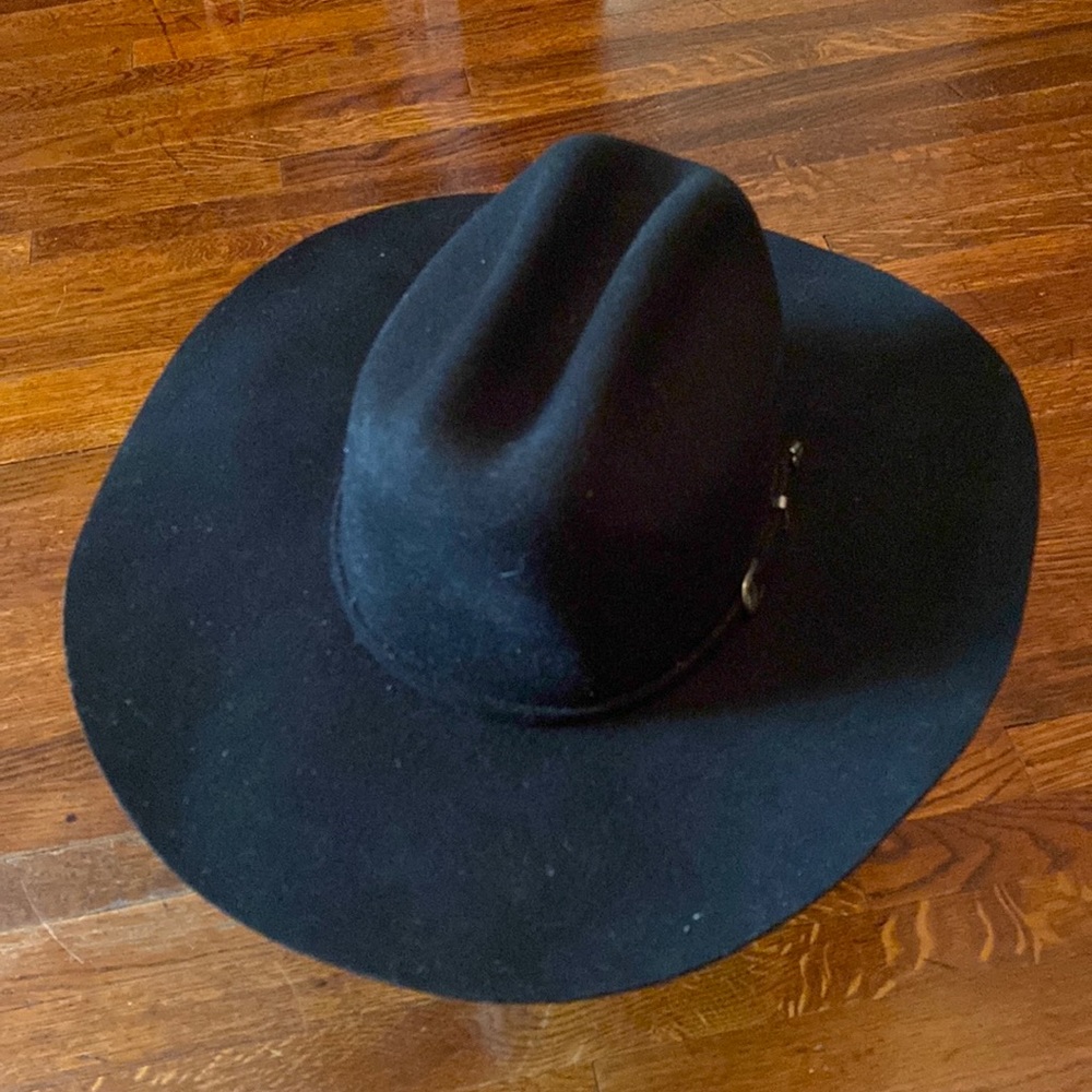 Black MonteCarlo wool black hat in good condition